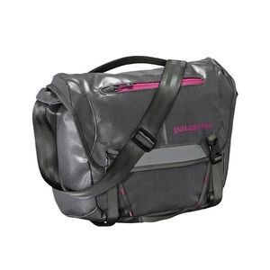 Patagonia messenger black hole bag
